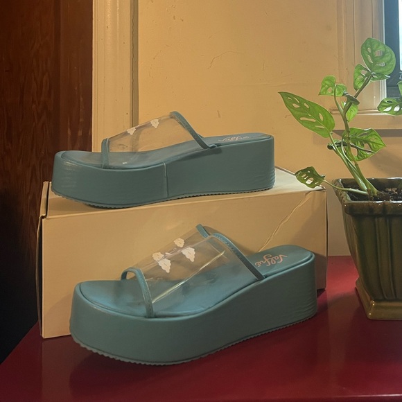 Valfré platform sandals so cute - Picture 6 of 7